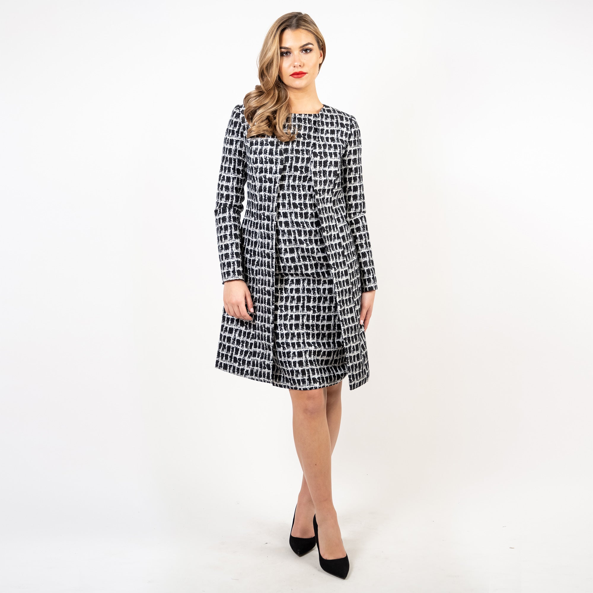 The Scalloped Edge Fly Away Coat - MaraFormigone