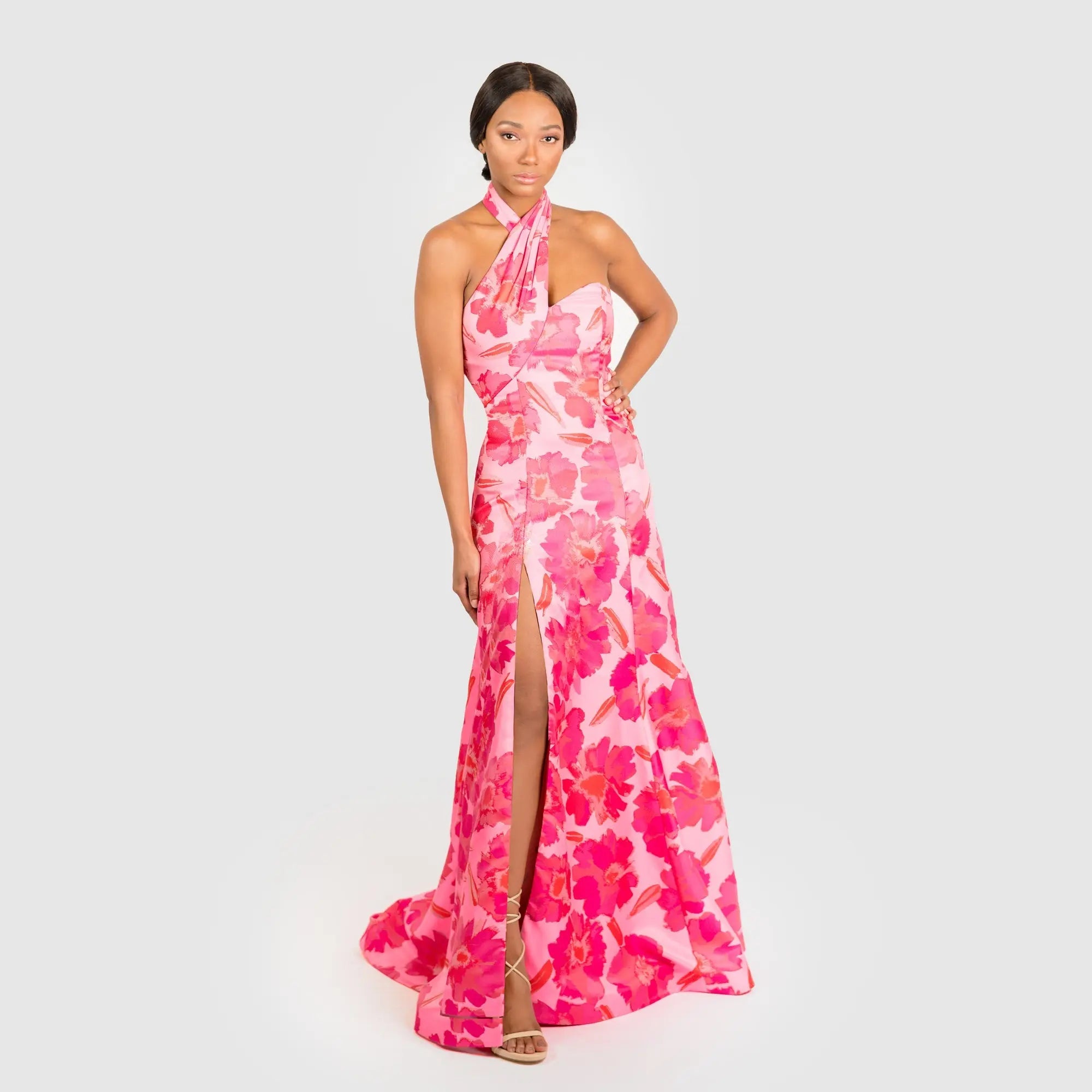 Vestido clássico com decote halter