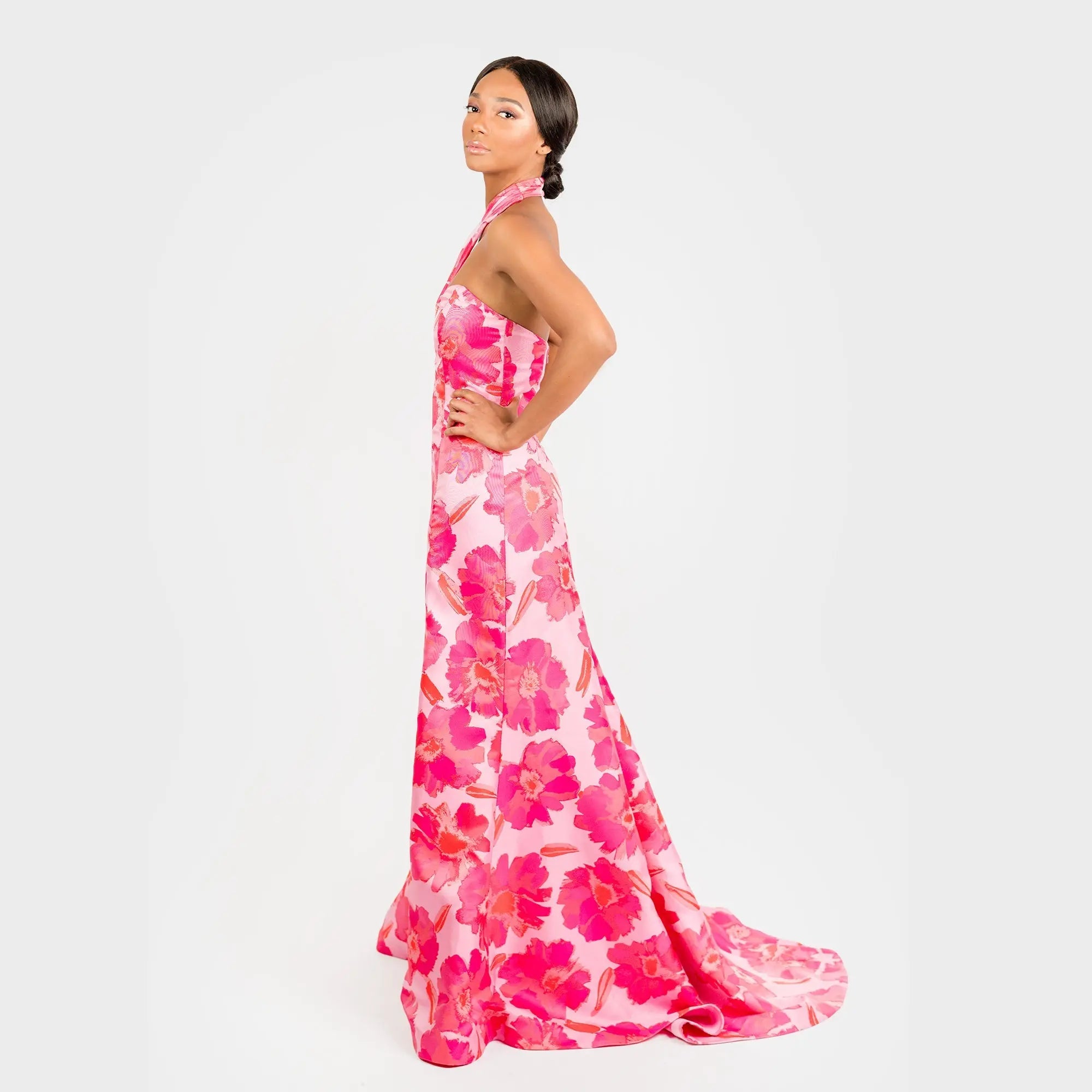 Vestido clássico com decote halter