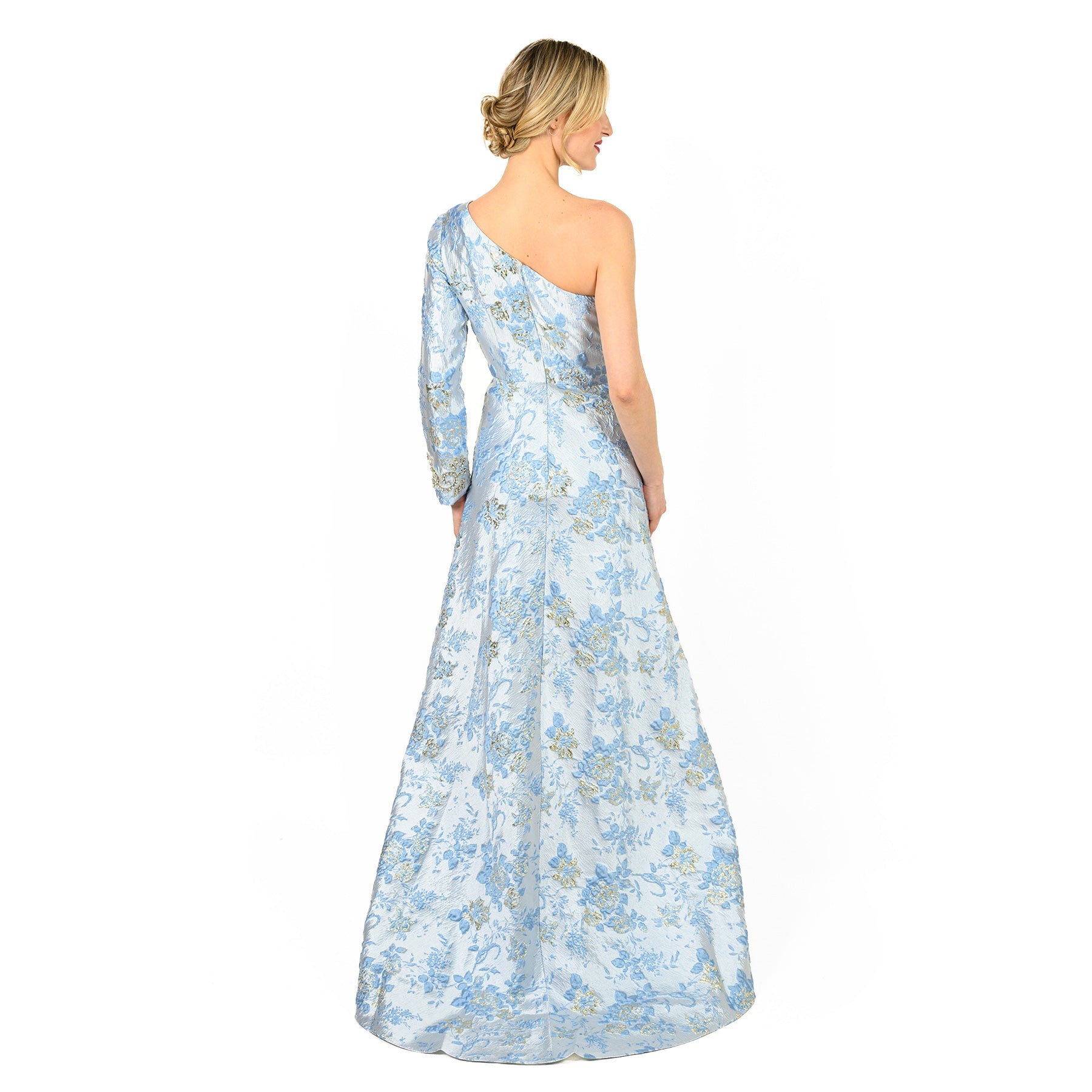 Vestido largo clásico con un solo hombro y cuentas