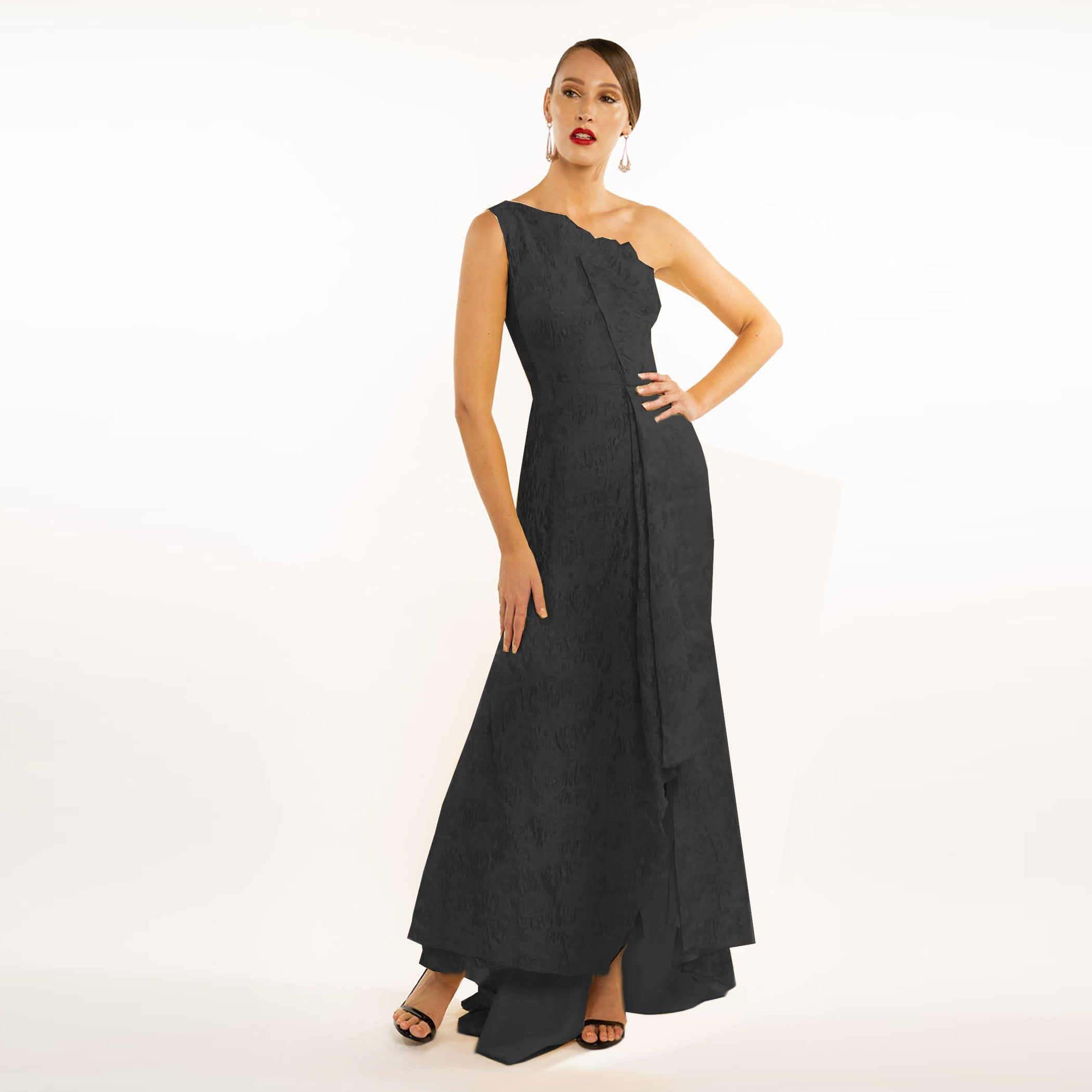 Vestido de um ombro só com sobreposição de origami