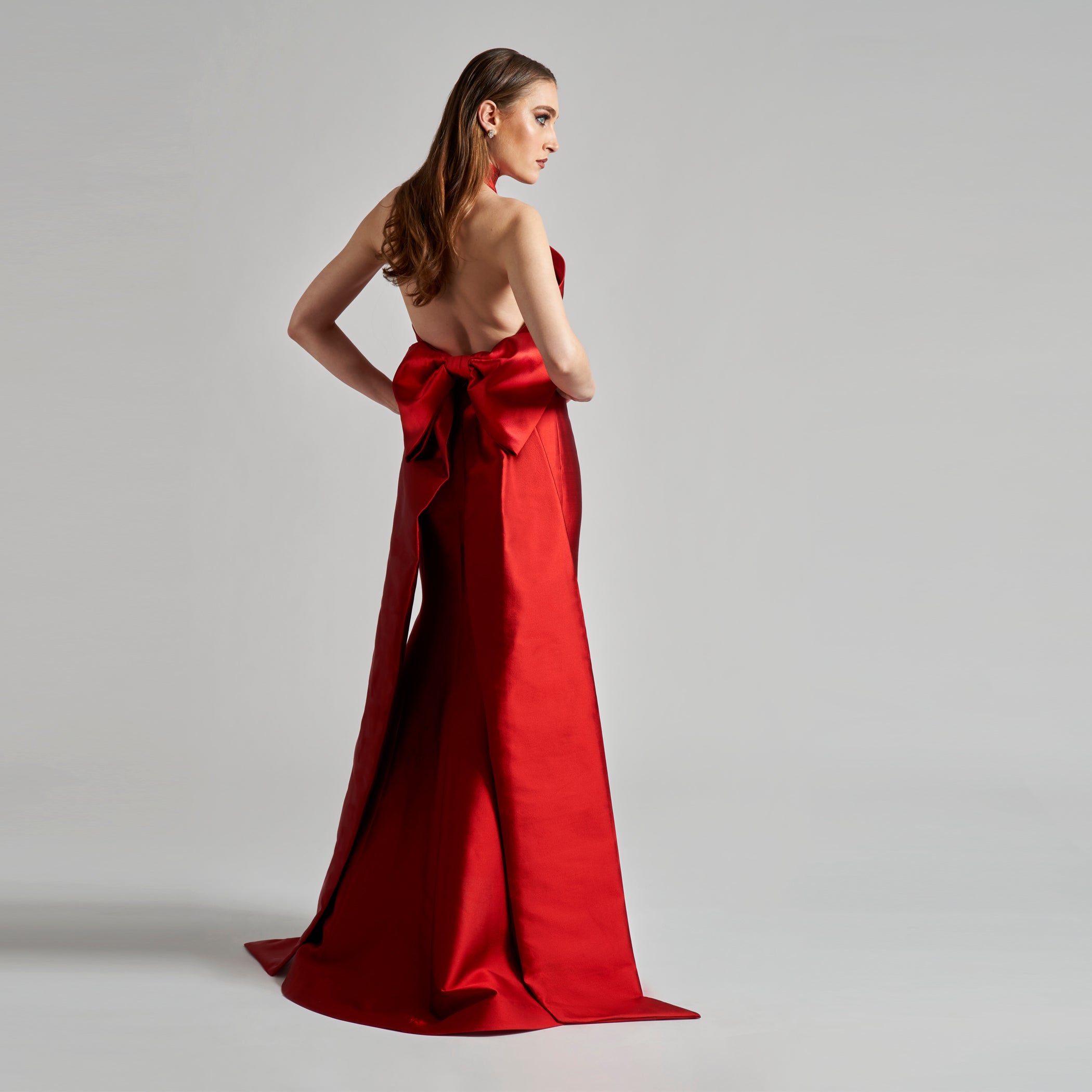 Scalloped Neck Back Bow Gown - MaraFormigone