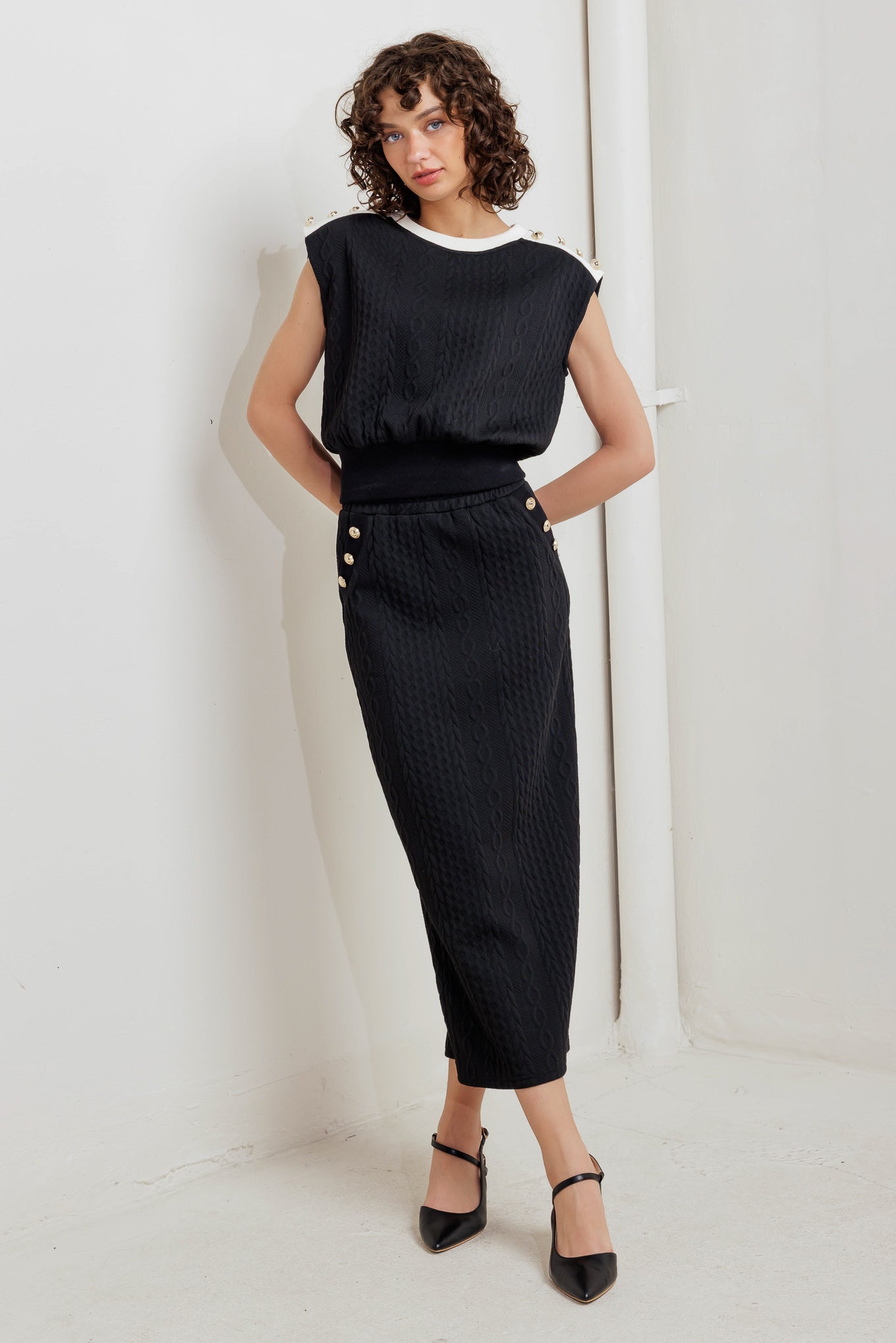 URBAN LUXE COMMAND KNIT MIDI SKIRT - MaraFormigone