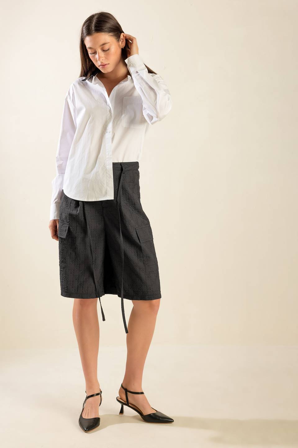 SEE WHAT HAPPENS WOVEN BERMUDA SHORTS - MaraFormigone