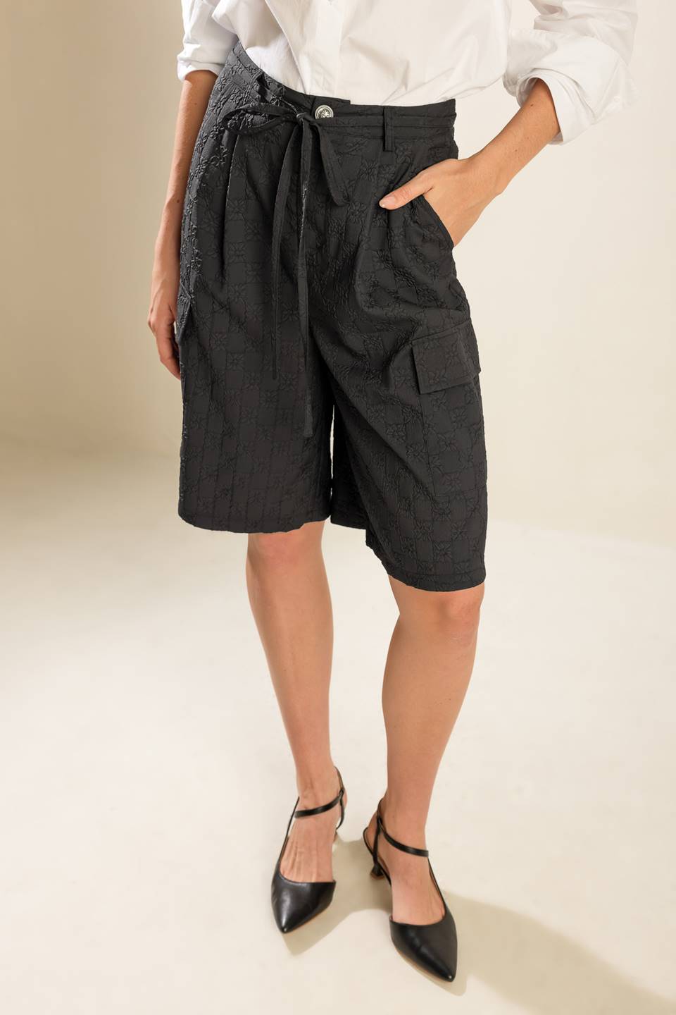 SEE WHAT HAPPENS WOVEN BERMUDA SHORTS - MaraFormigone
