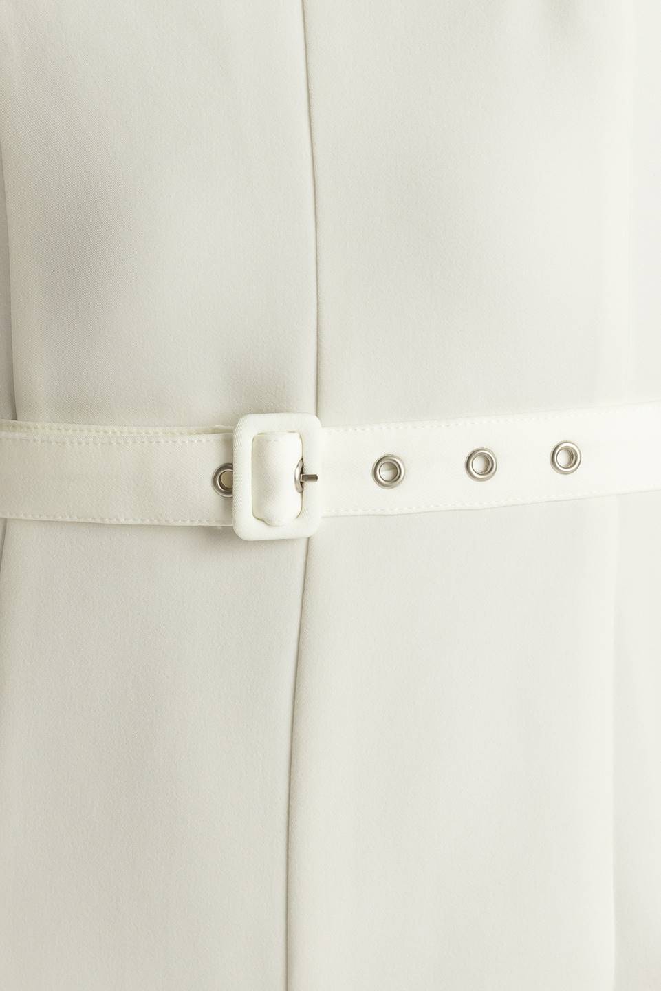 É verdade, macacão de tecido plano.