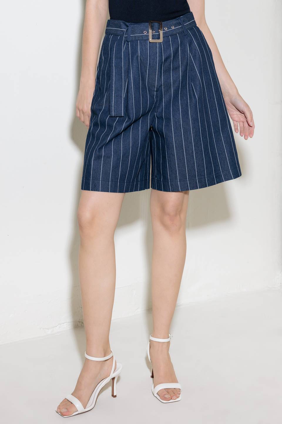 HOLD JOY IN INDIGO WOVEN SHORT - MaraFormigone
