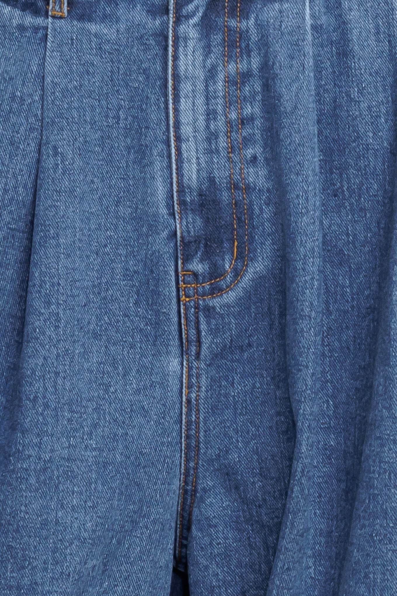 CALÇA JEANS COM REBITES ESTILO WESTERN