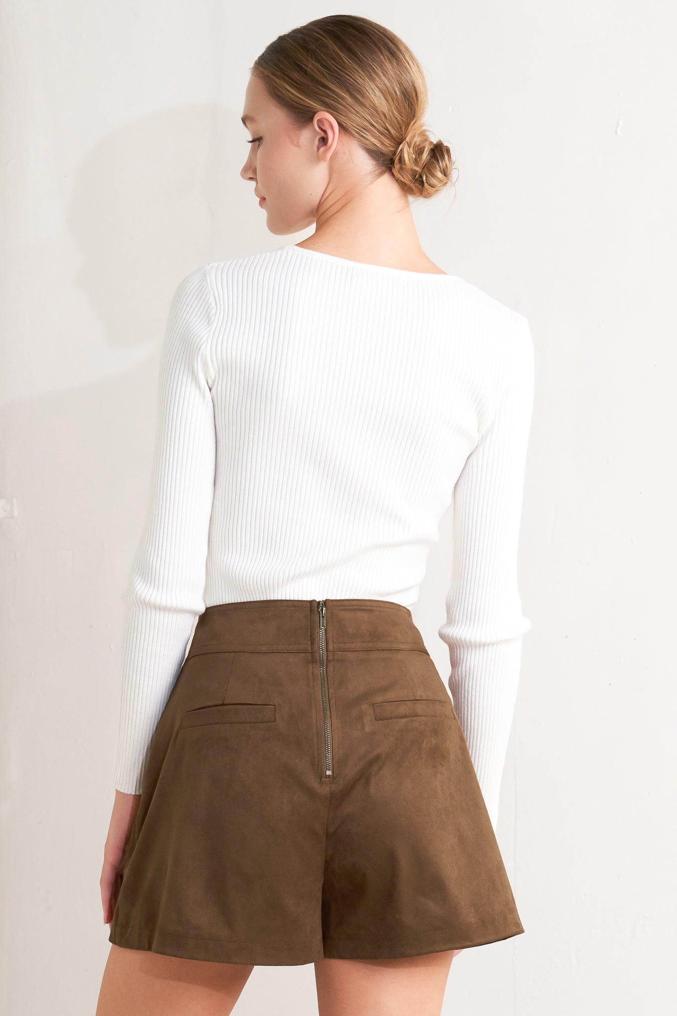 HERITAGE UTILITY FAUX SUEDE SKORT - MaraFormigone