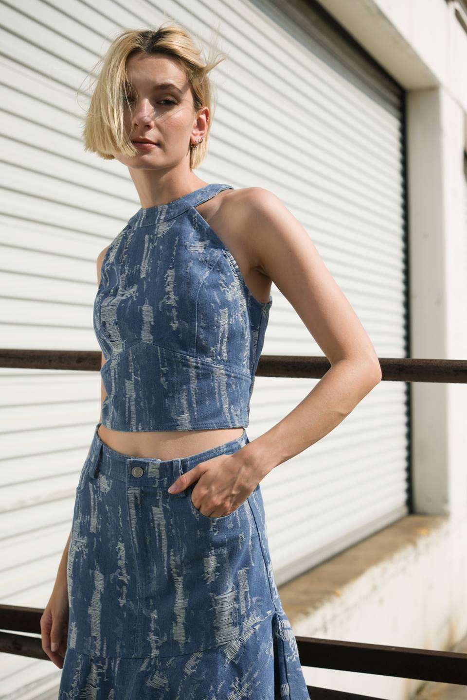 BREEZY ADORATION DENIM CROP TOP - MaraFormigone