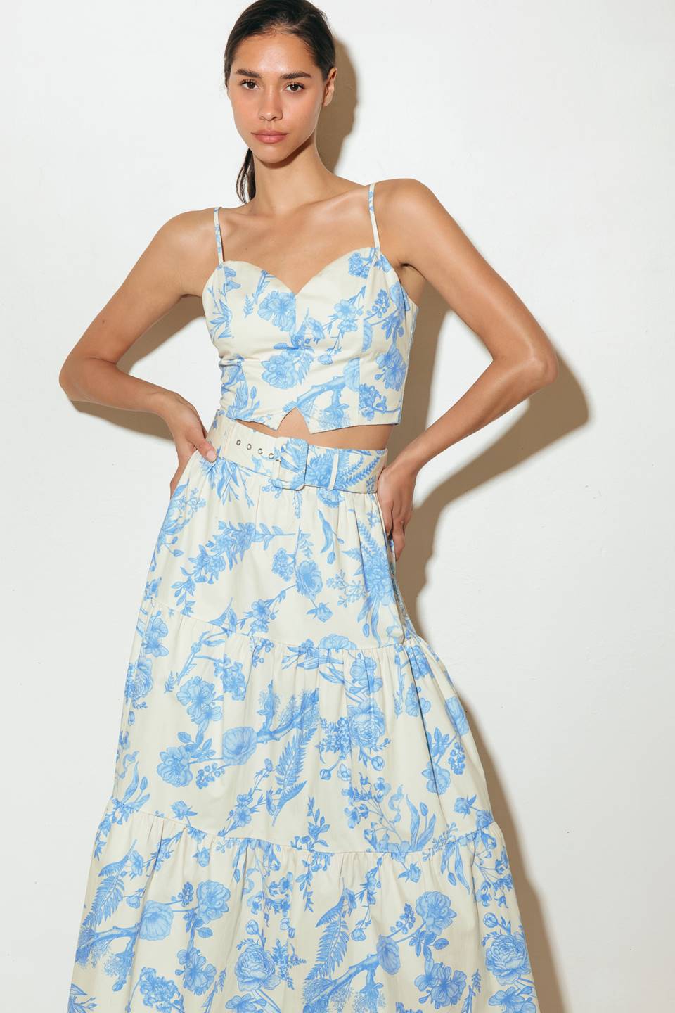 Conjunto de blusa regata e saia Urban Charm em tecido plano