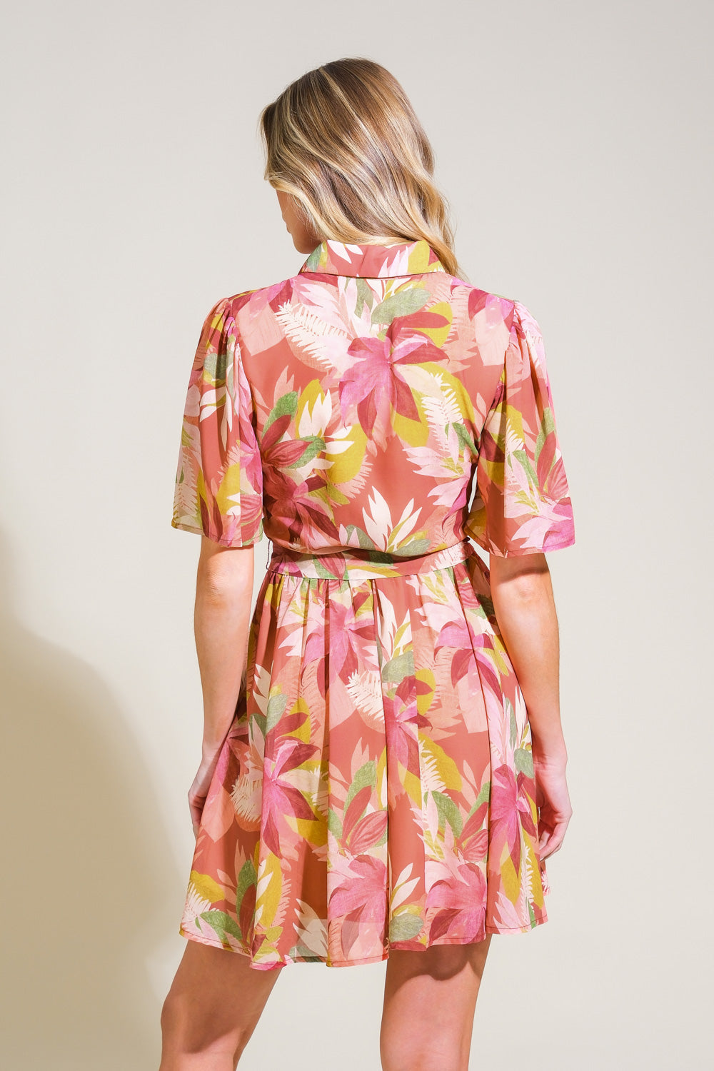 MINIVESTIDO TEJIDO DE ONDAS CAPRICHOSAS