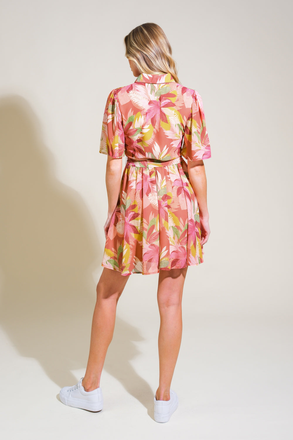 MINIVESTIDO TEJIDO DE ONDAS CAPRICHOSAS