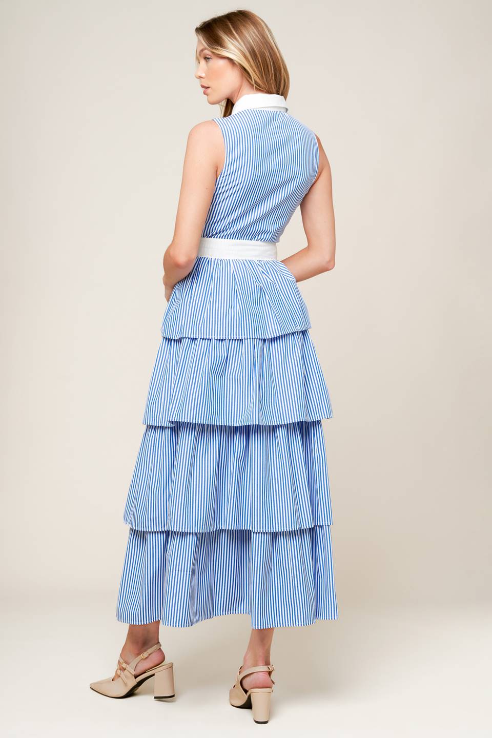 VESTIDO MIDI TECIDO COM UM TOQUE DE GRAÇA