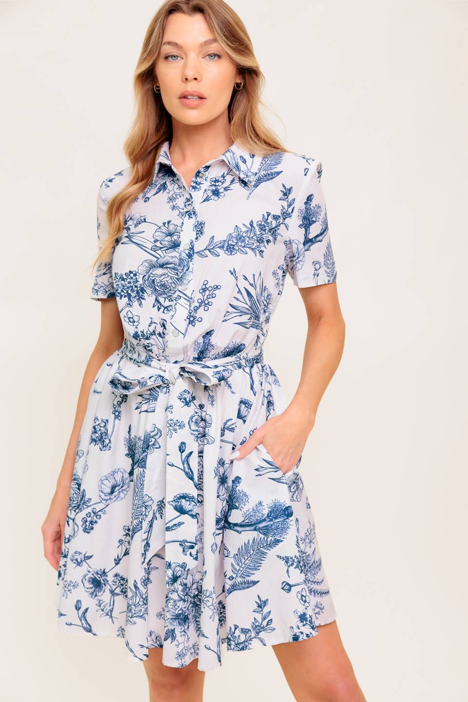 VESTIDO CAMISA MINI DE TEJIDO ROMANCE DE FLORES SILVESTRES