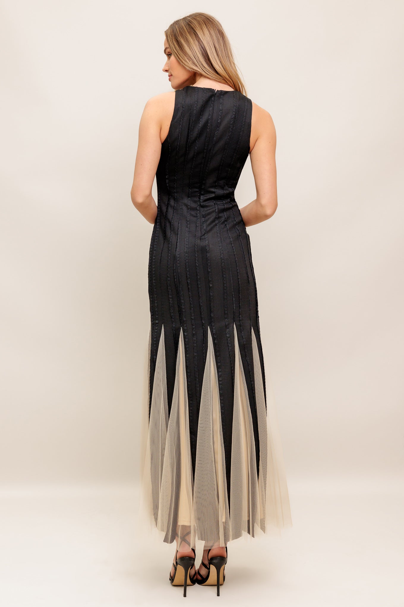 VESTIDO MAXI DE TRIÇA PRETO COM TULE NOIR