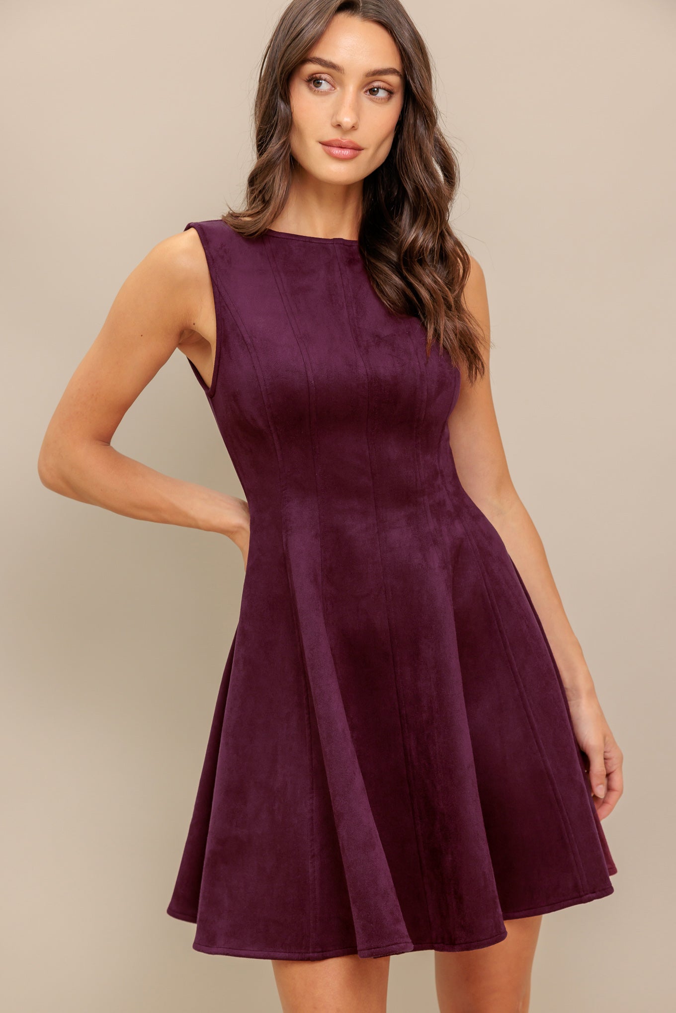 VESTIDO MINI DE ANTE SINTÉTICO WINE IN THE SUN