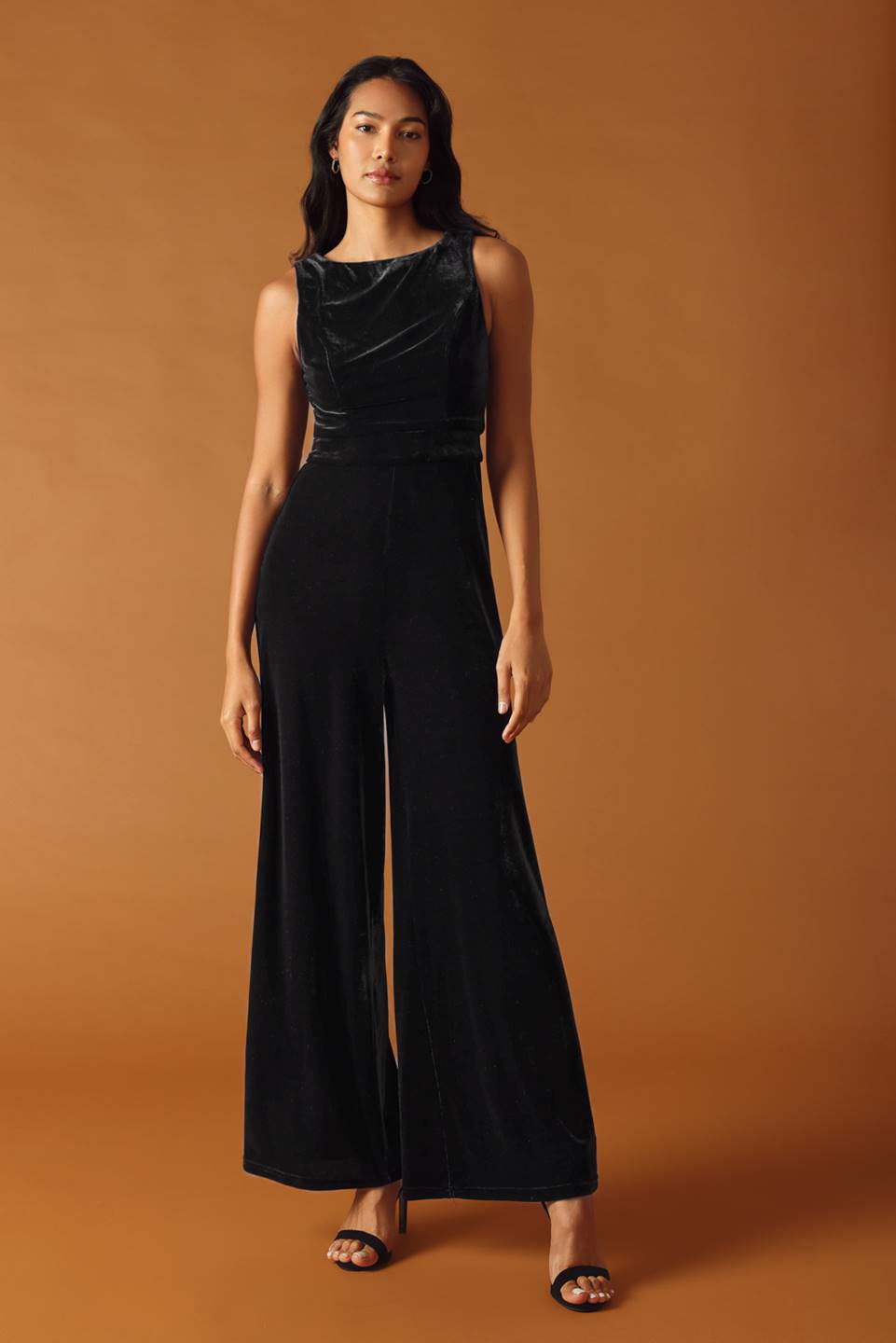 MONO DE TERCIOPELO CON TOQUES FINALES