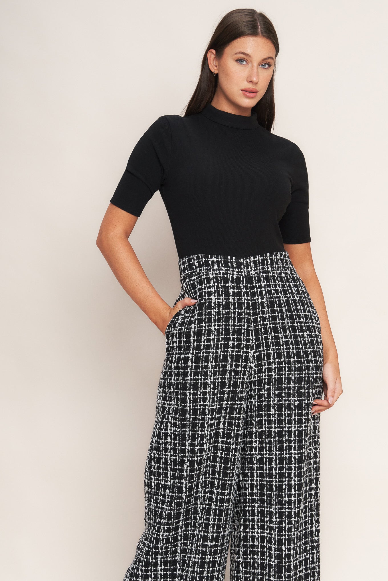 ÉCHEC PARISIEN TOP DE MALHA E CALÇA DE TWEED