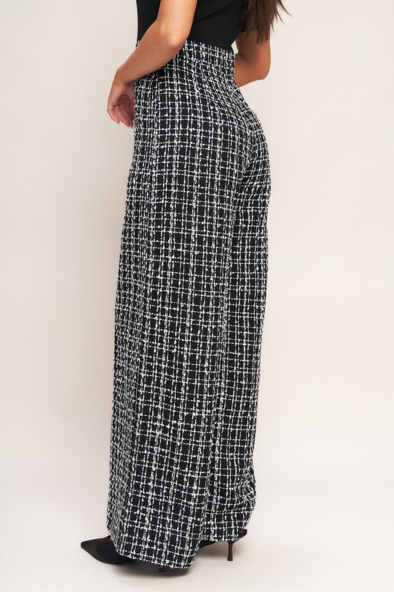 ÉCHEC PARISIEN TOP DE MALHA E CALÇA DE TWEED