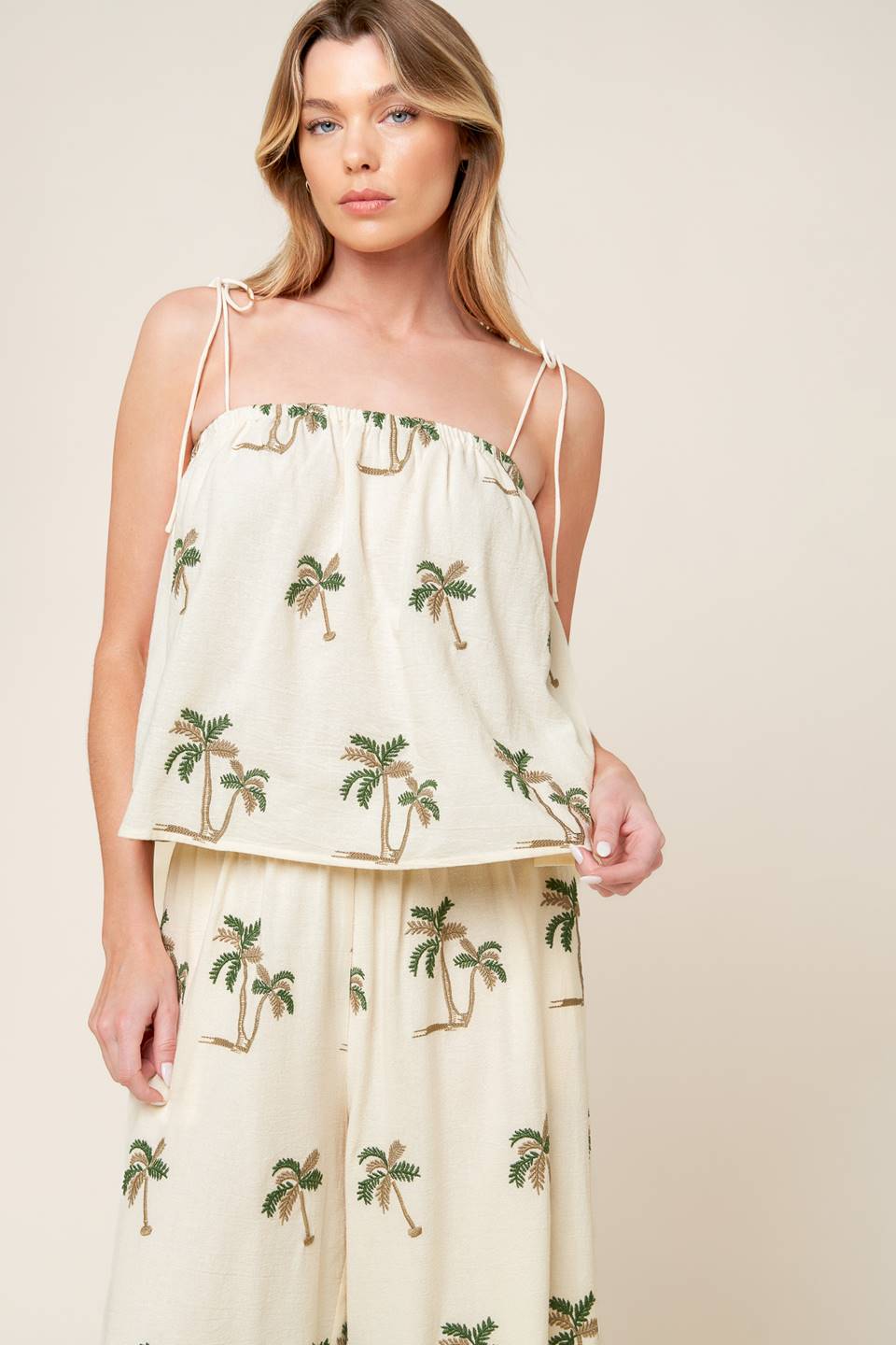 Conjunto de blusa e calça em tecido marfim TERRIFIC TIMING