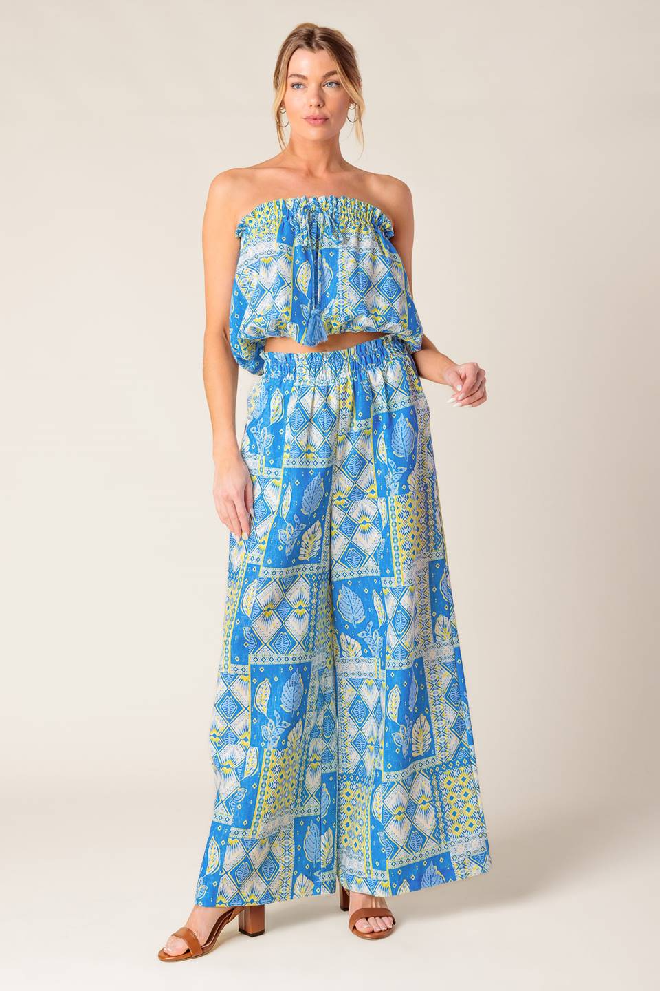 Conjunto de blusa y pantalón tejido "Escápenos de la ciudad"