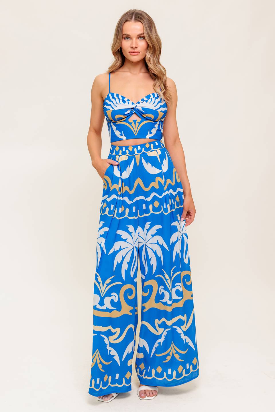 Conjunto de top cropped e calça azul-noite em tecido plano