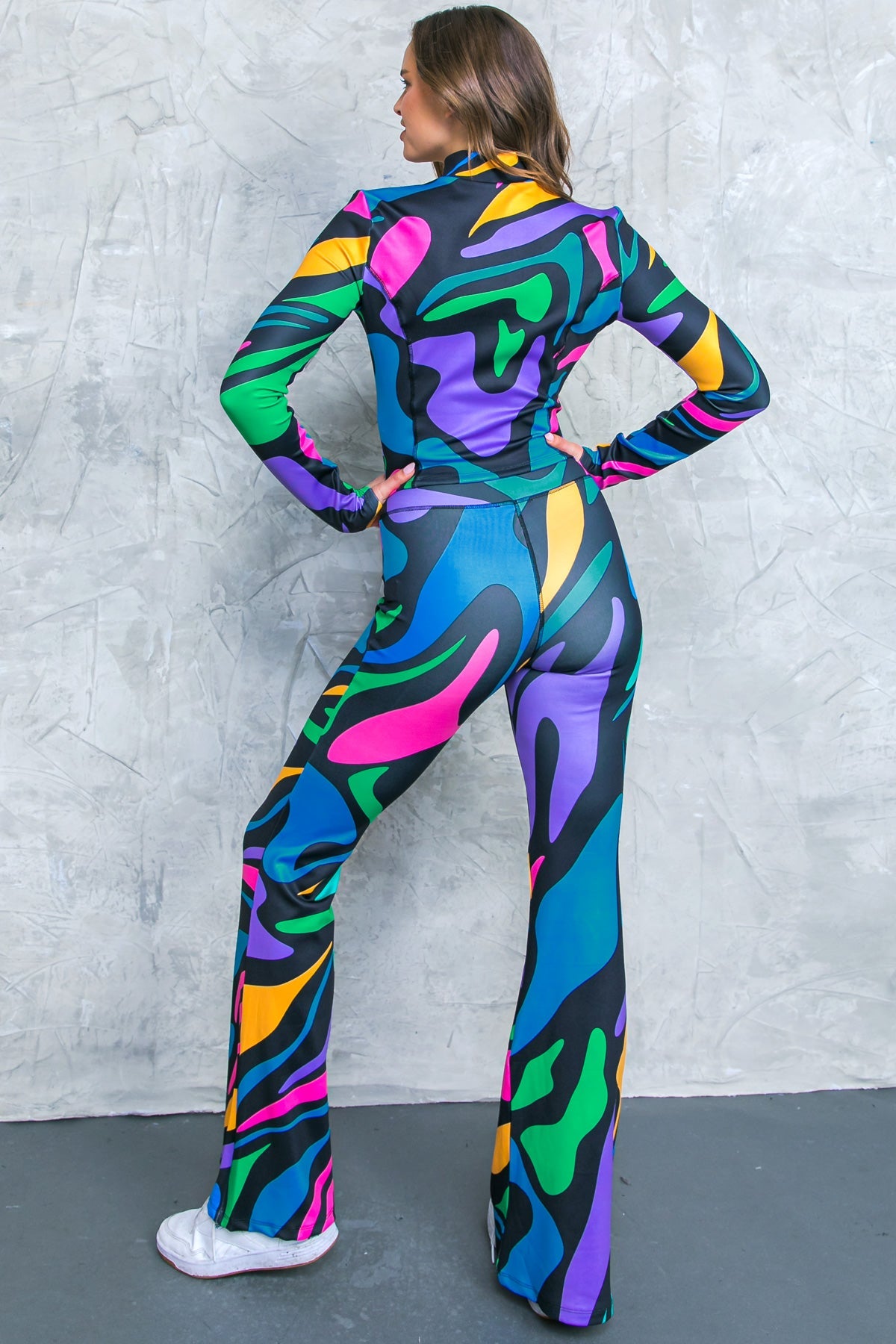 SALUDANDO AL TRAJE DE BAÑO