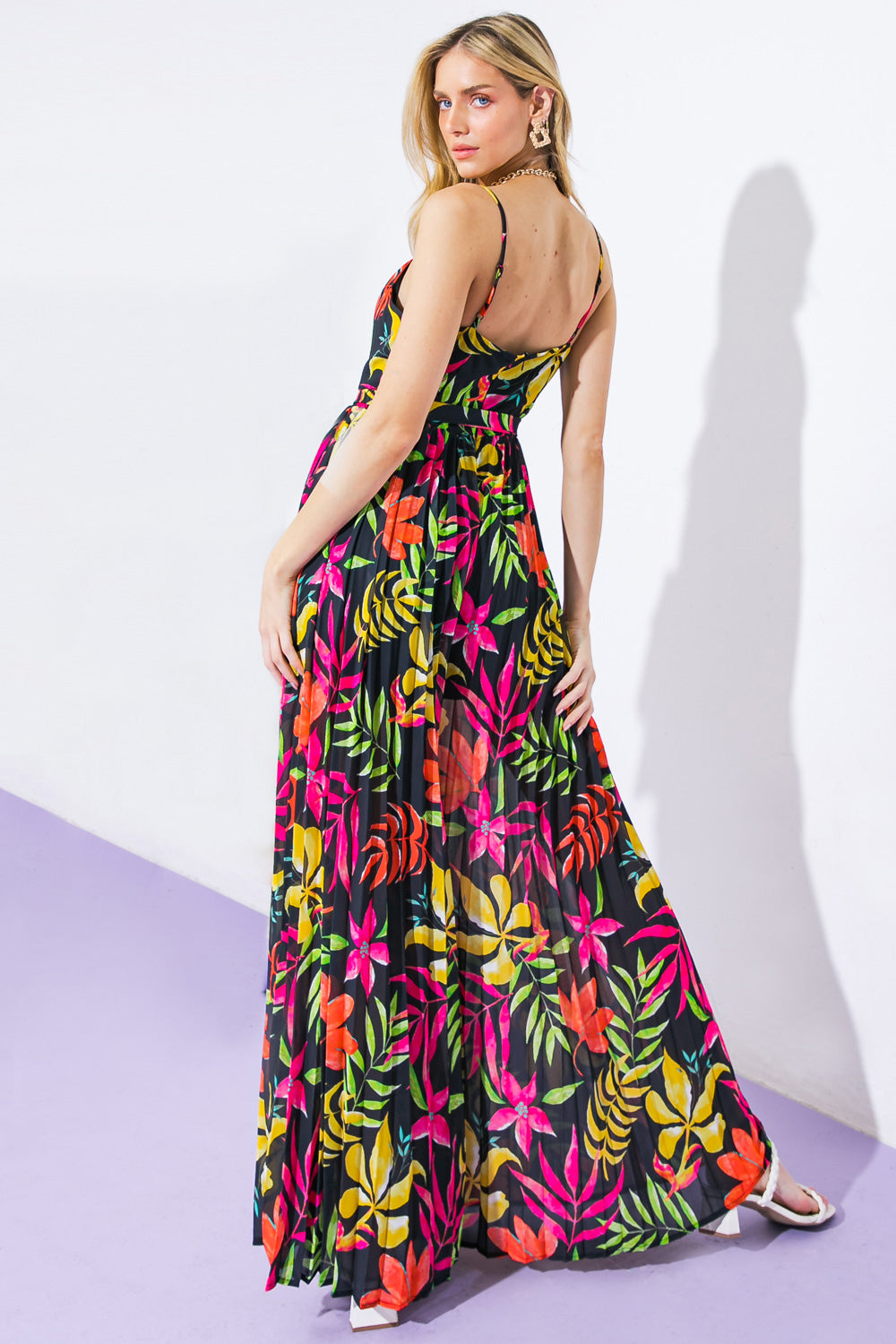 MACACÃO FLORESCENDO DE ALEGRIA