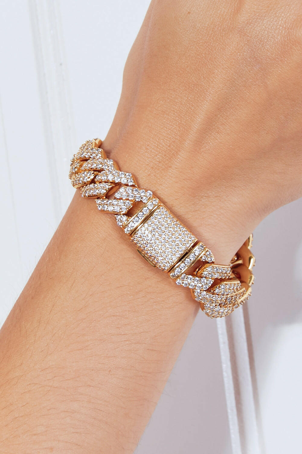 Alloy Inlaid Zircon Bracelet in Gold.