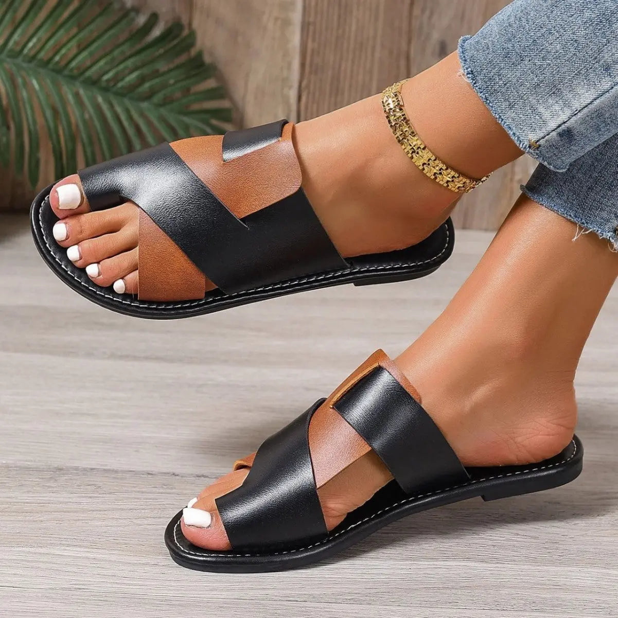 Plus Size Color Matching Toe Covering Flat Slippers - MaraFormigone