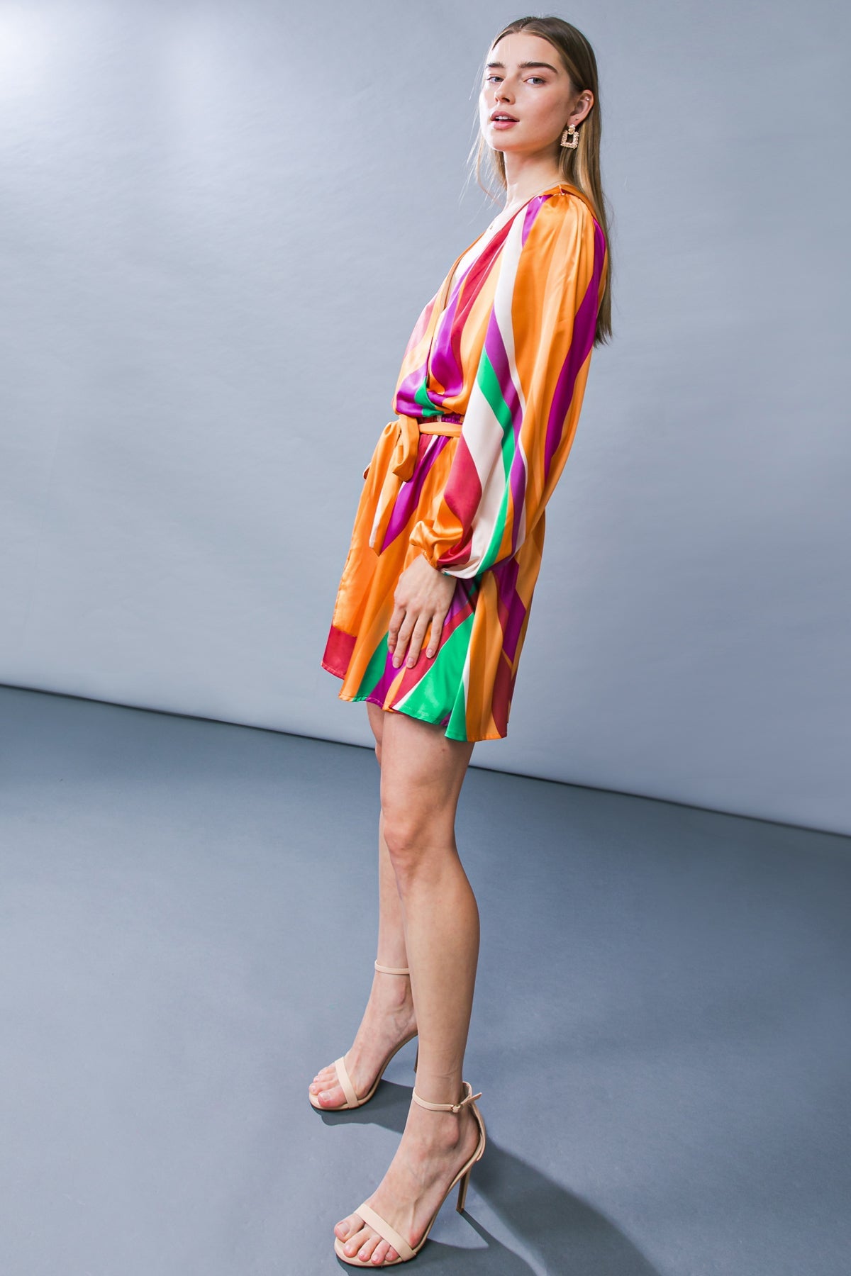 VESTIDO MINI DE TECIDO ADORÁVEL COM INTENÇÕES