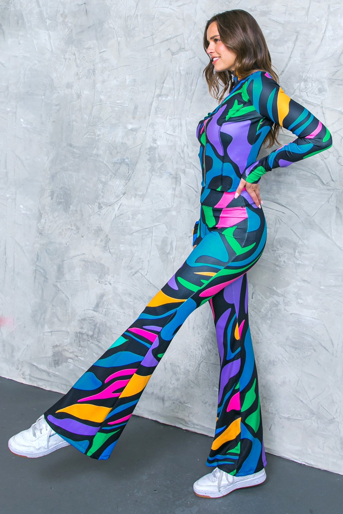 SALUDANDO AL TRAJE DE BAÑO