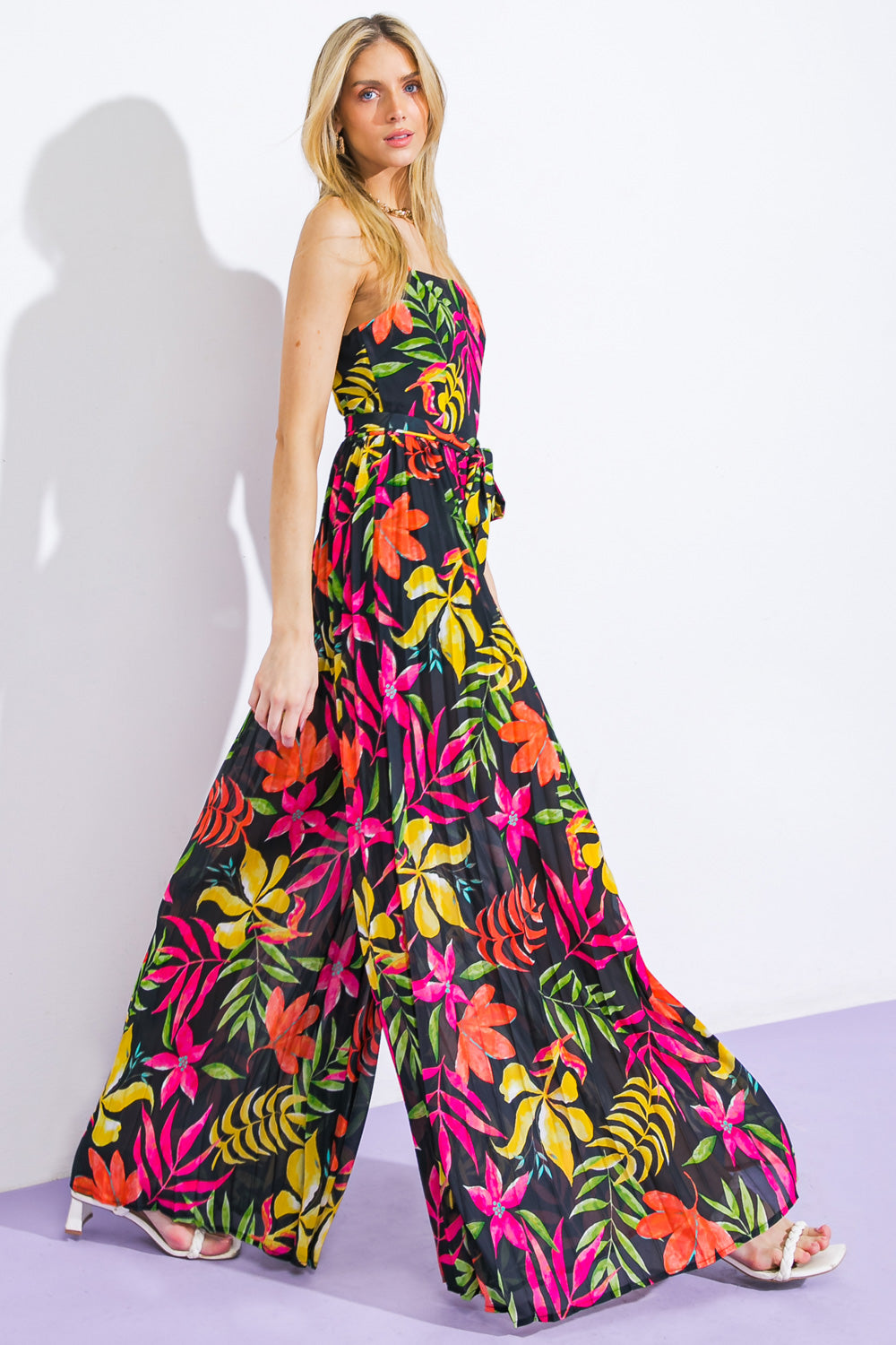 MACACÃO FLORESCENDO DE ALEGRIA