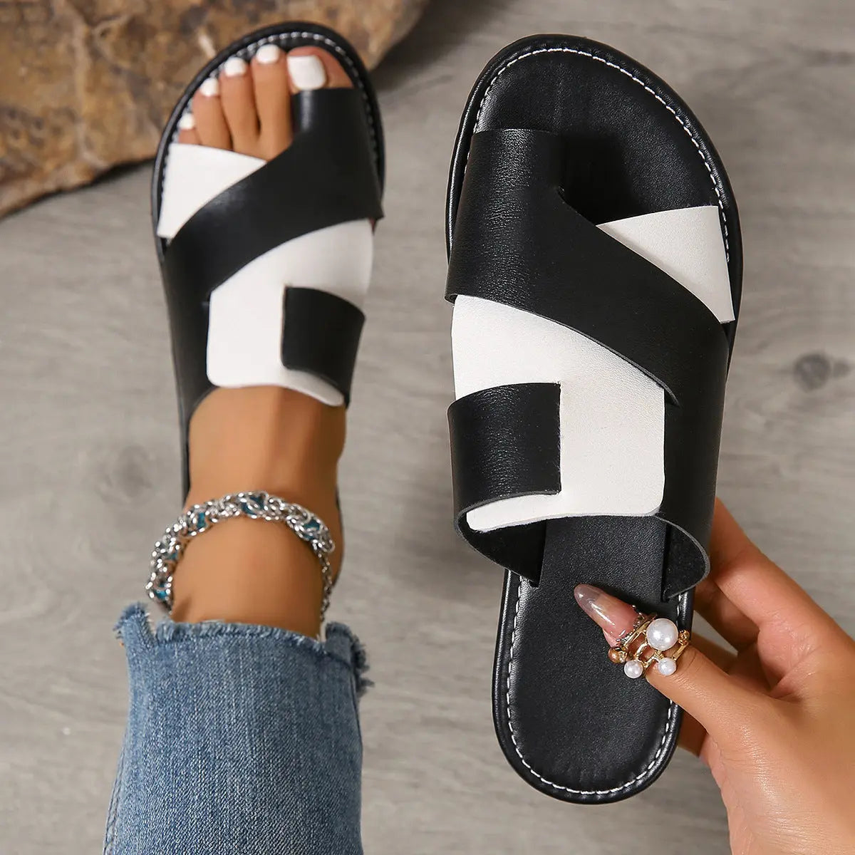 Plus Size Color Matching Toe Covering Flat Slippers - MaraFormigone