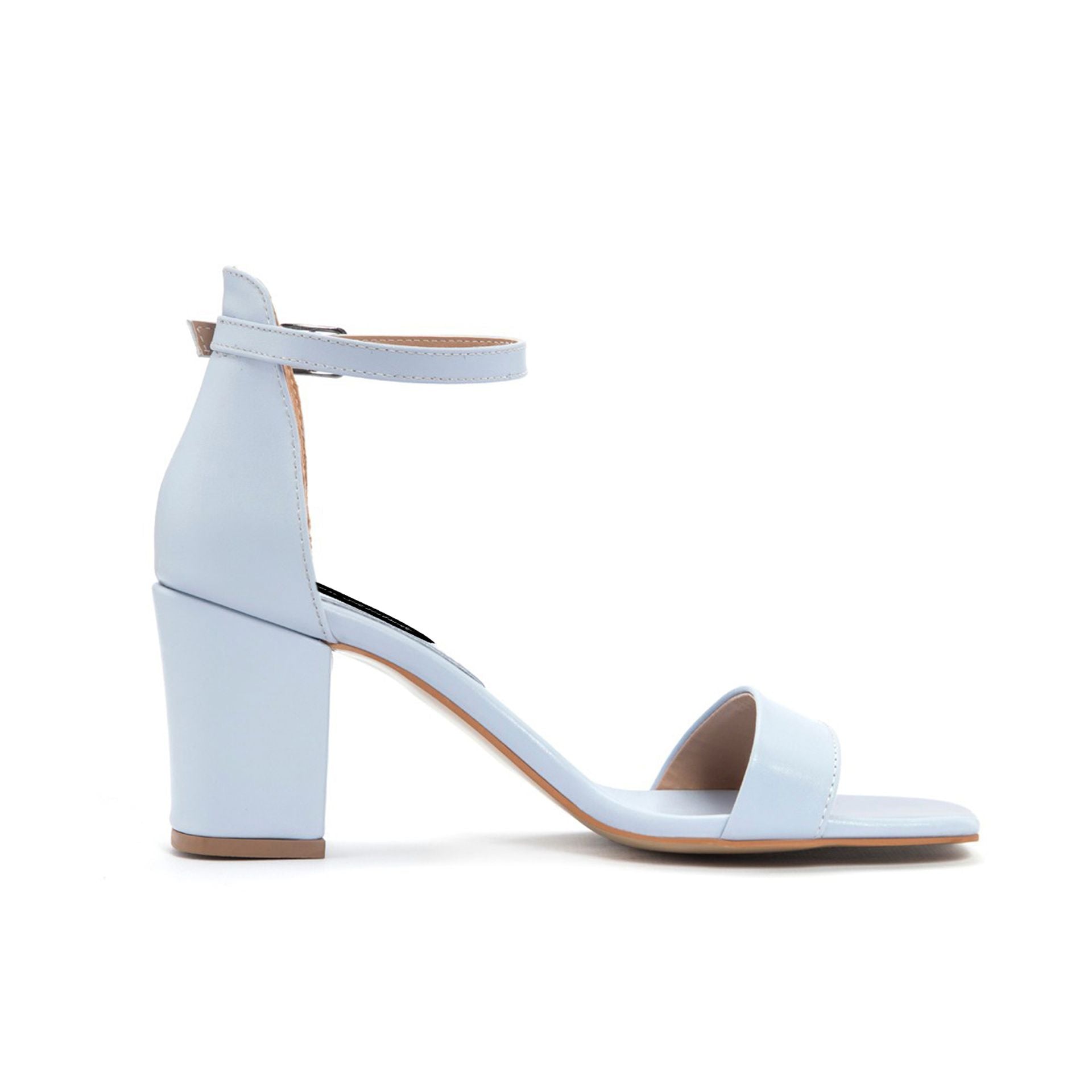 Sandalias con actitud de moda 