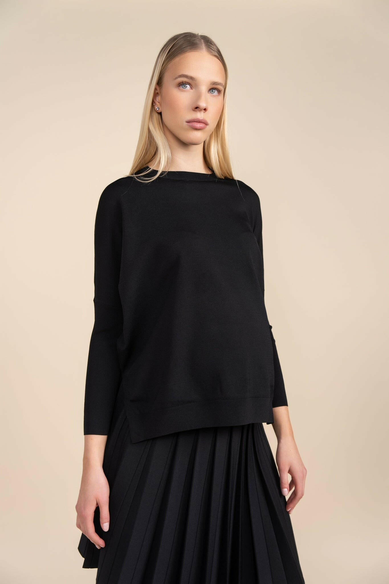Montia Top in Black Apparalel