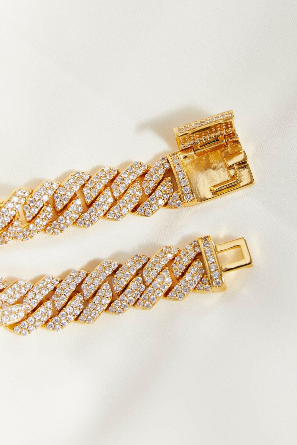 Alloy Inlaid Zircon Bracelet in Gold.