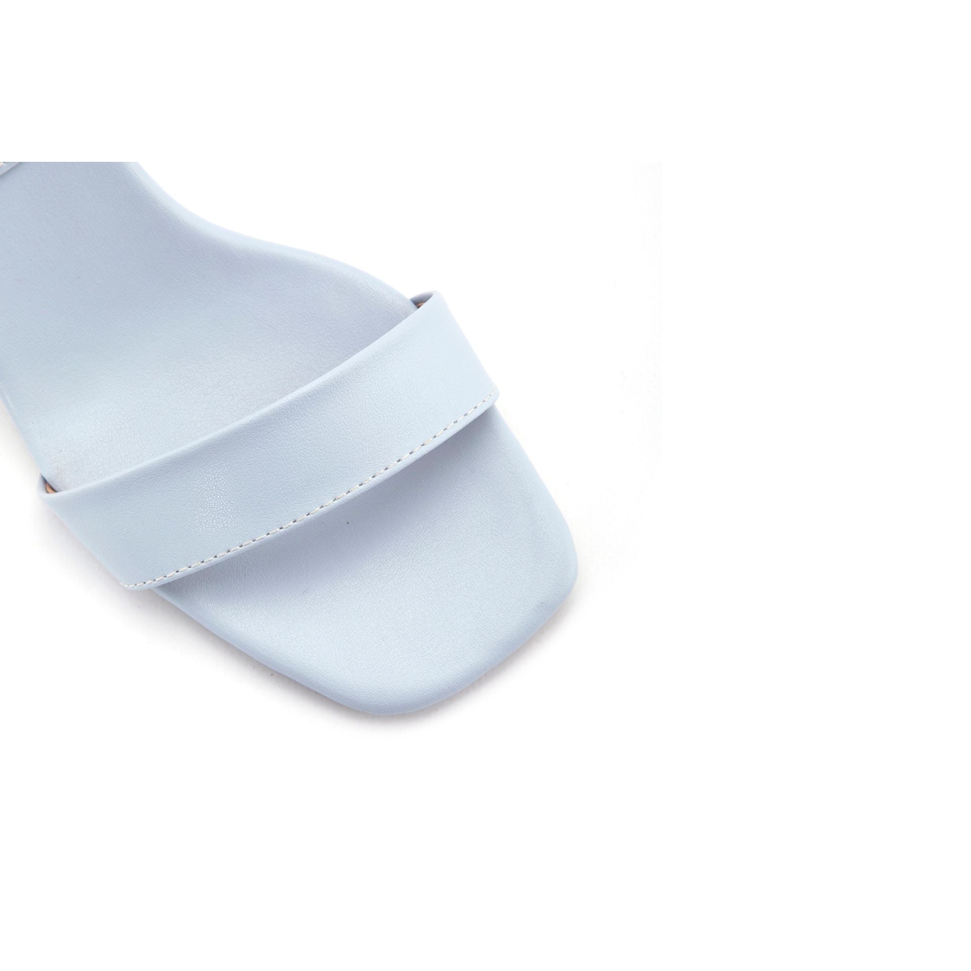 Sandalias con actitud de moda 