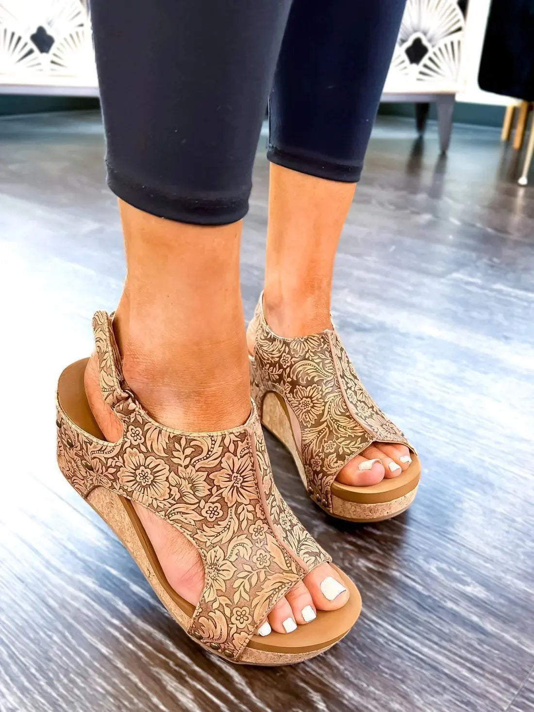 Women's Wedge Peep Toe Platform Rivet Sandals - MaraFormigone
