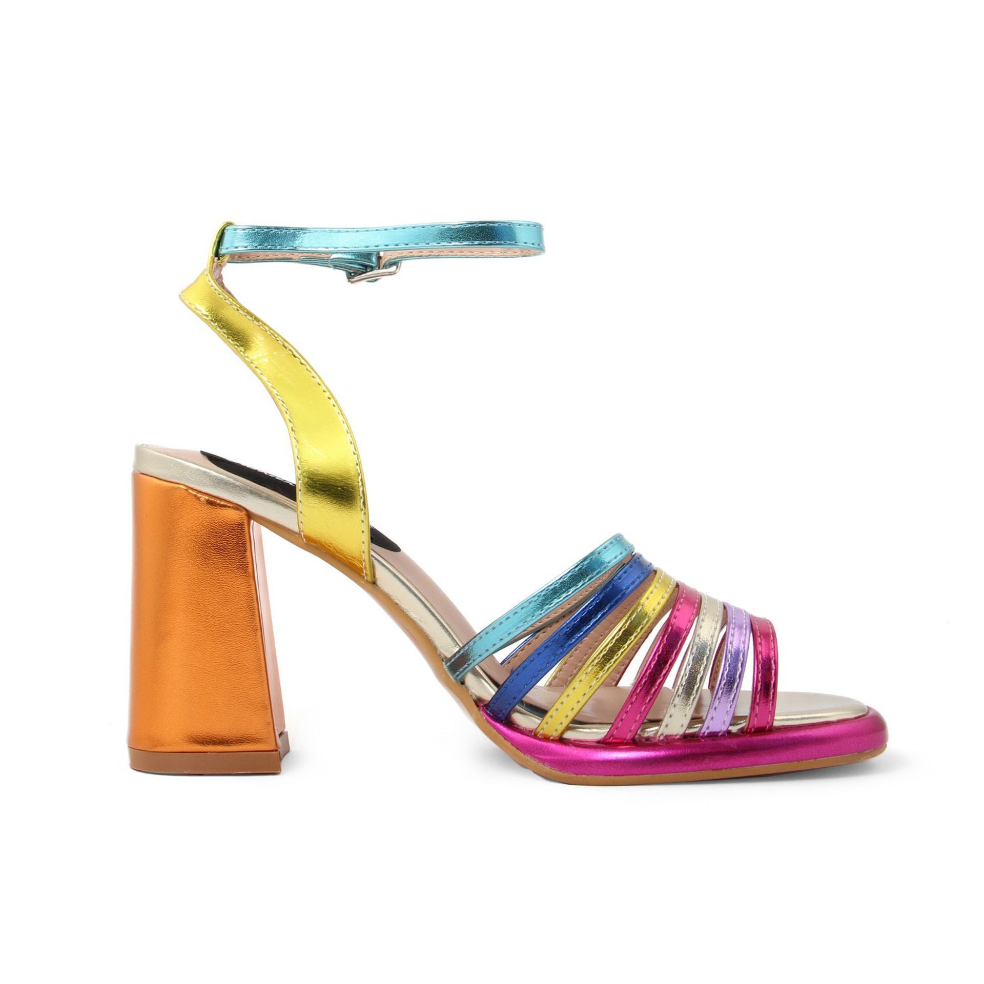 Sandalias con actitud de moda 