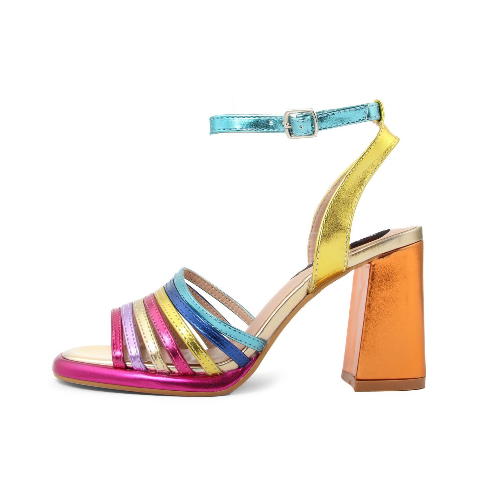 Sandalias con actitud de moda 