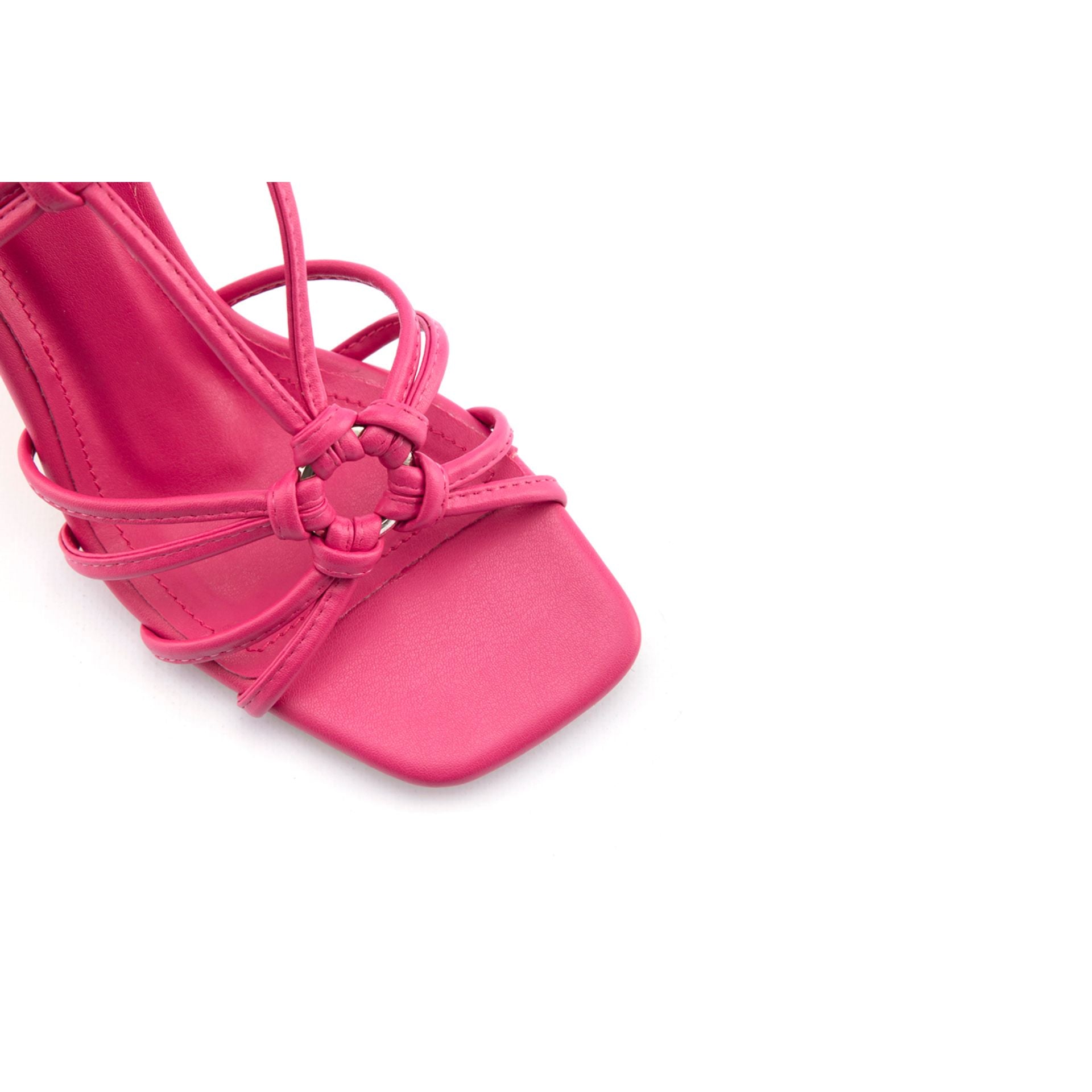 Sandalias con actitud de moda 