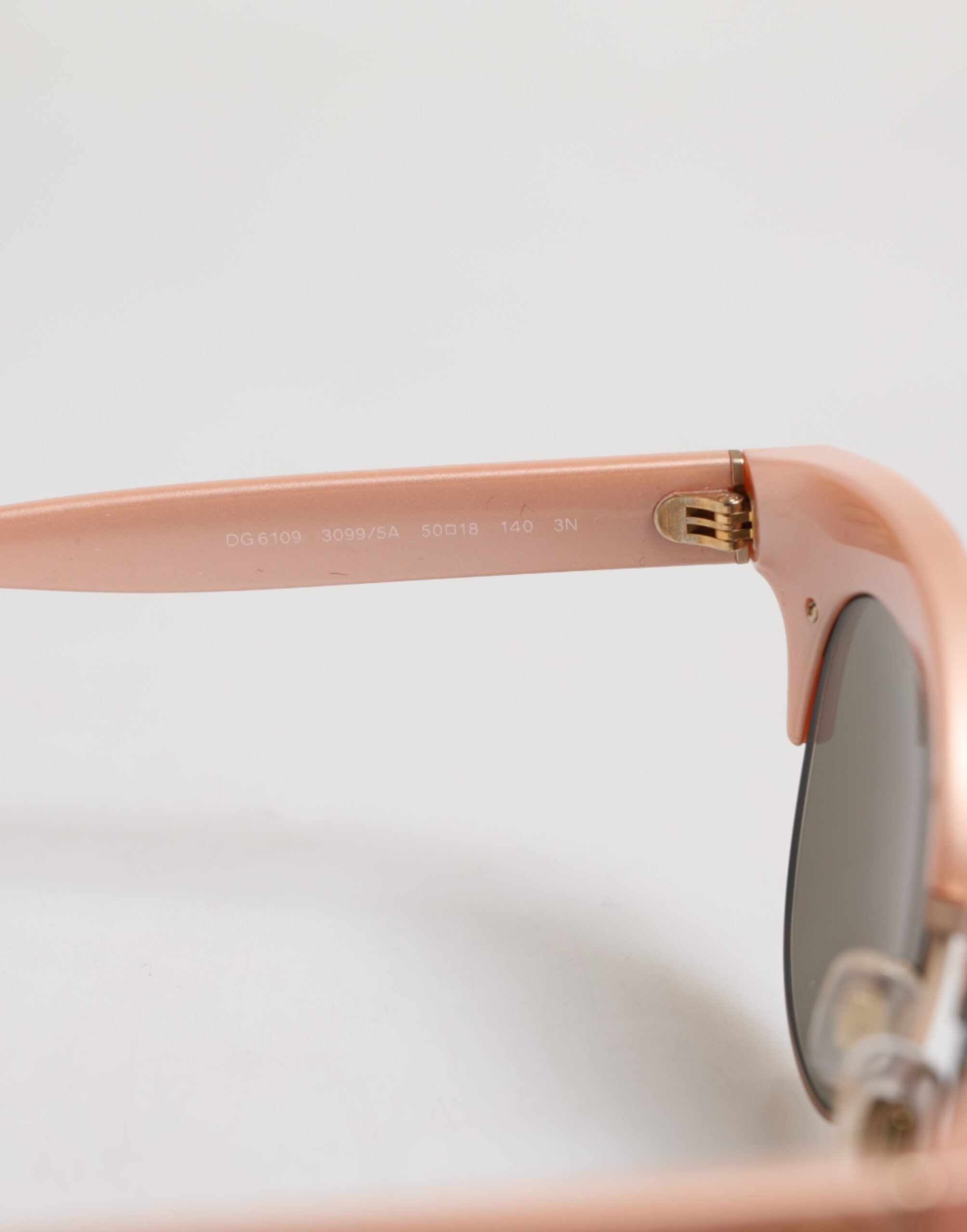 Gafas de sol Dolce &amp; Gabbana DG6109 de ojo de gato con lentejuelas y espejos dorados en rosa