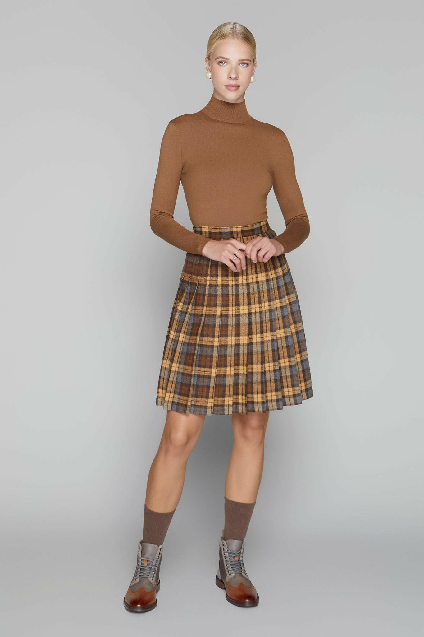 Camden Sweater in Cinnamon Apparalel