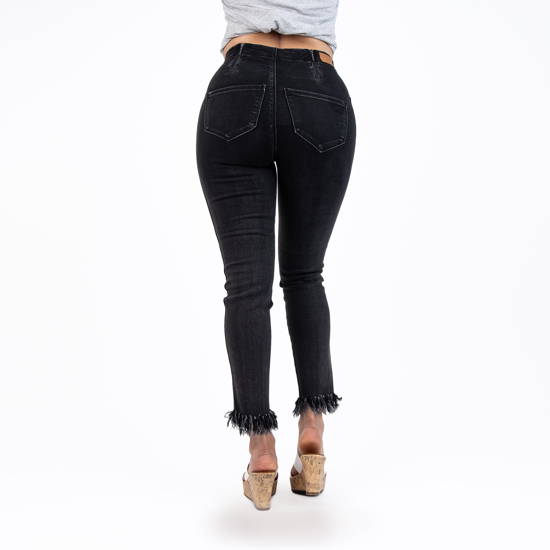 Fringed Hem Capris Jeans - MaraFormigone