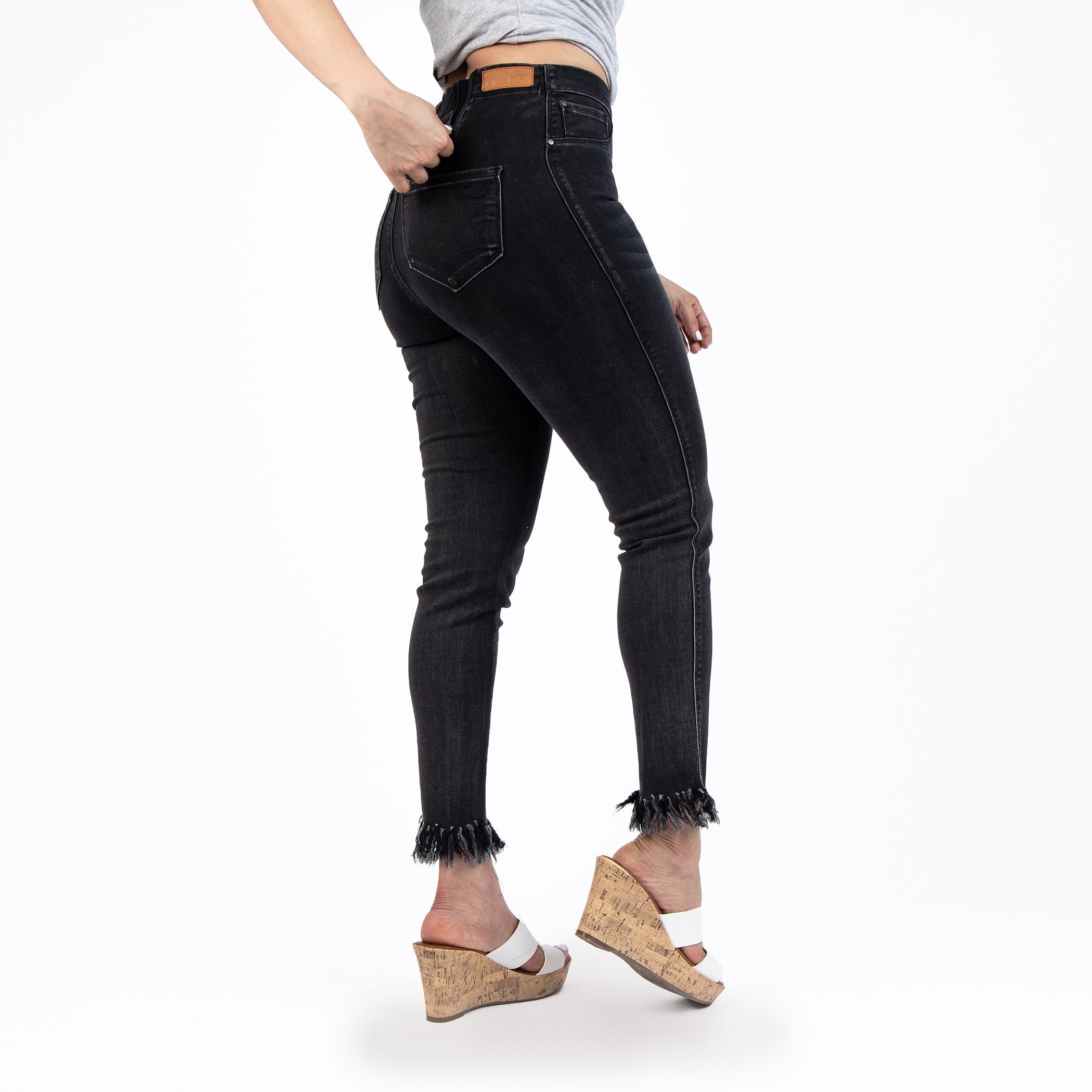 Fringed Hem Capris Jeans - MaraFormigone