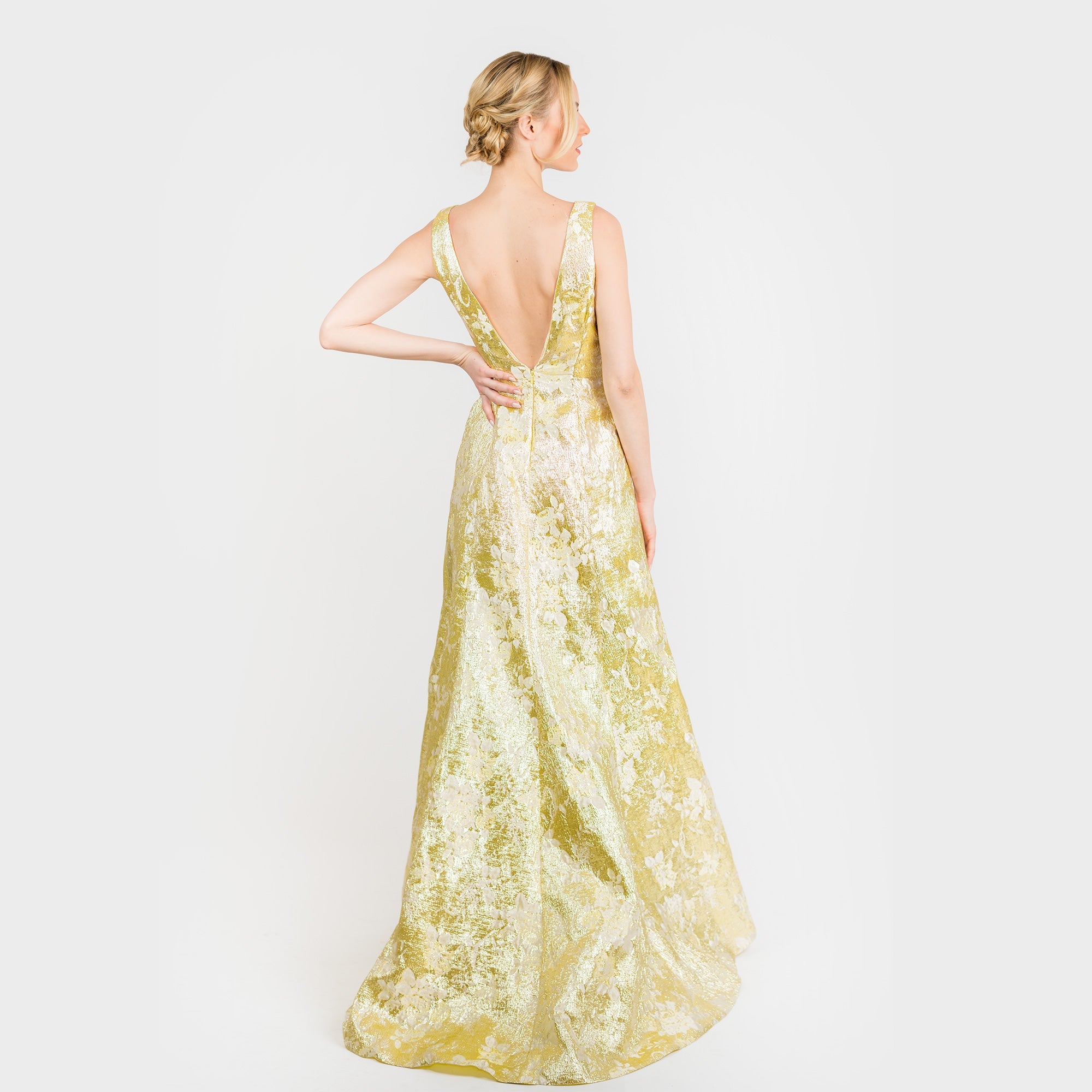 The Sleeveless Side Bottom Flounce Gown Classic - MaraFormigone