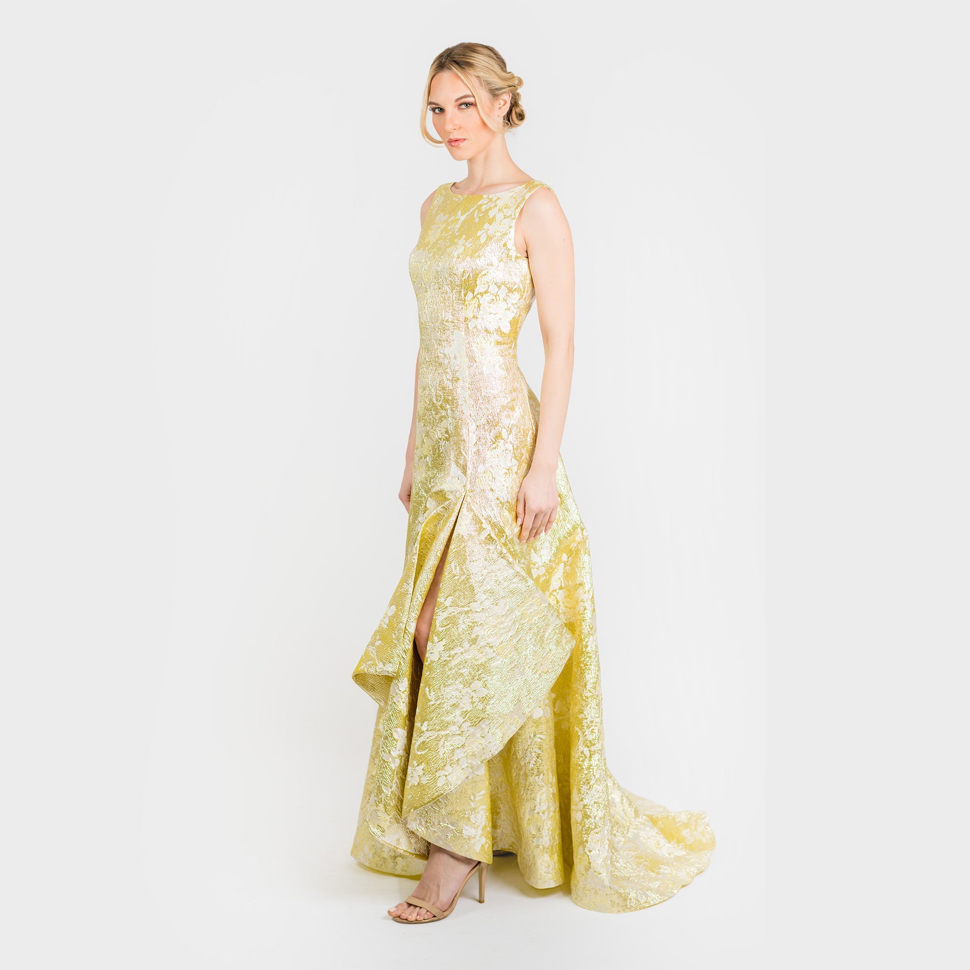 The Sleeveless Side Bottom Flounce Gown Classic - MaraFormigone