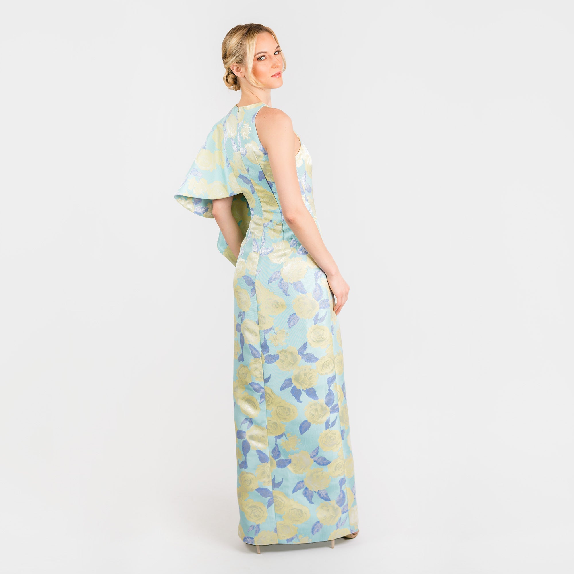 El clásico de largo completo con volantes laterales